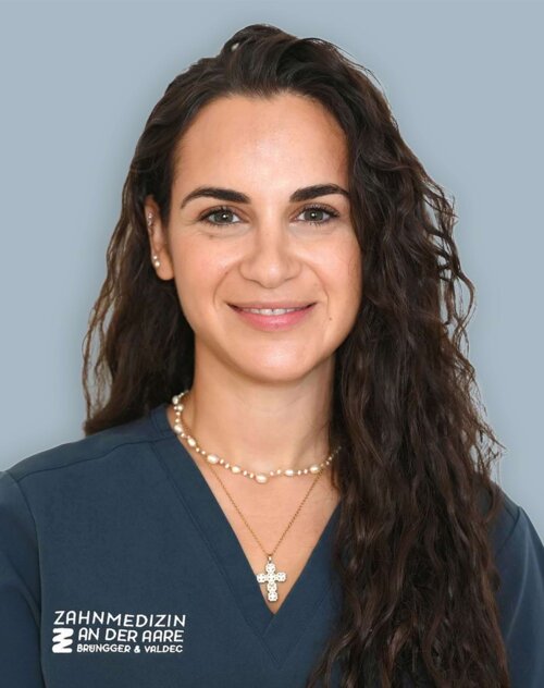 Portrait von Zahnärztin Aralia Akes