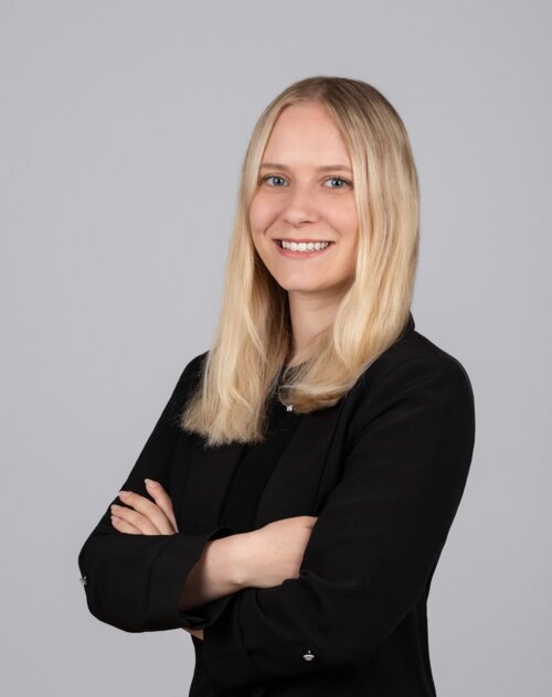 Portrait von Dentalassistentin Annika Sch&auml;r