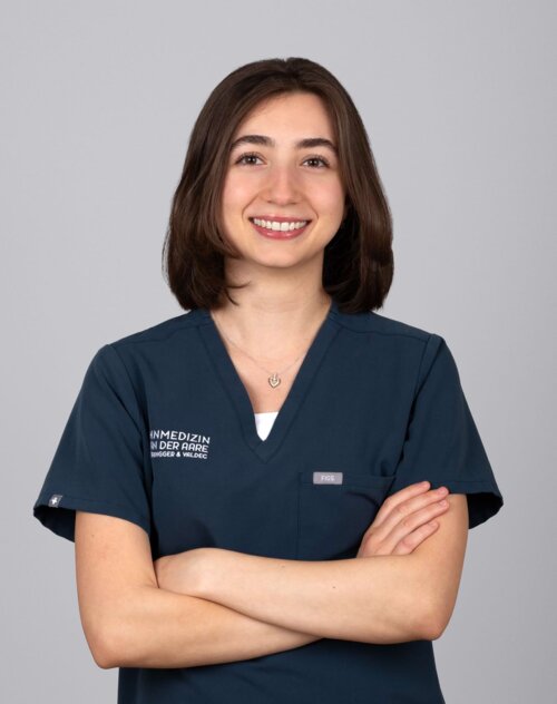 Portrait von Dentalassistentin Beg&uuml;m G&uuml;ng&ouml;r
