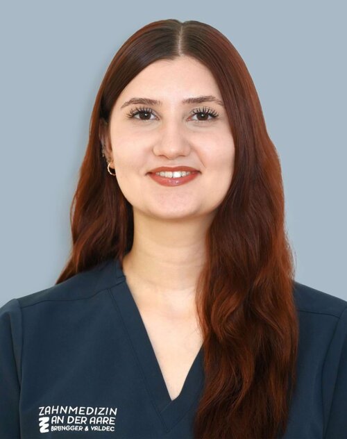 Portrait von Dentalassistentin Blerta Redzepi