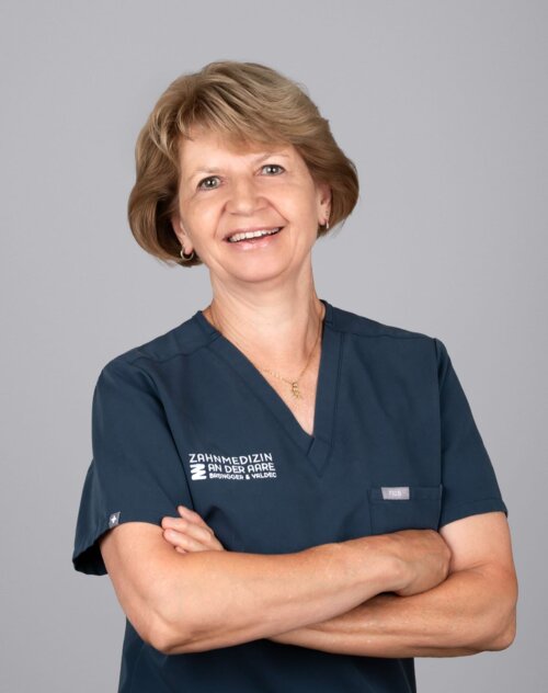 Portrait von Dentalassistentin Brigitte Palandra