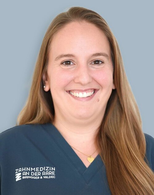 Portrait von Administrationsmitarbeiterin Sarah Leimgruber